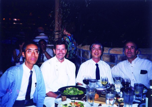 1999年 メイヨークリニック・スコッツデール留学時代（写真左から河端美則先生、Dr. Kevin O. Leslie、私、Dr. Thomas V. Colby）